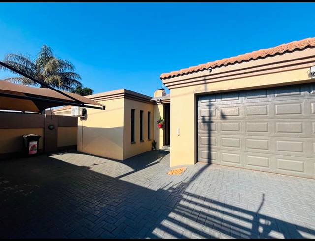 3 BEDROOM HOUSE FOR SALE IN NEW STATE AREA